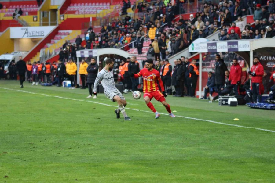 Spor Toto Süper Lig: Kayserispor: 0 - Medipol Başakşehir: 0 (ilk Yarı)