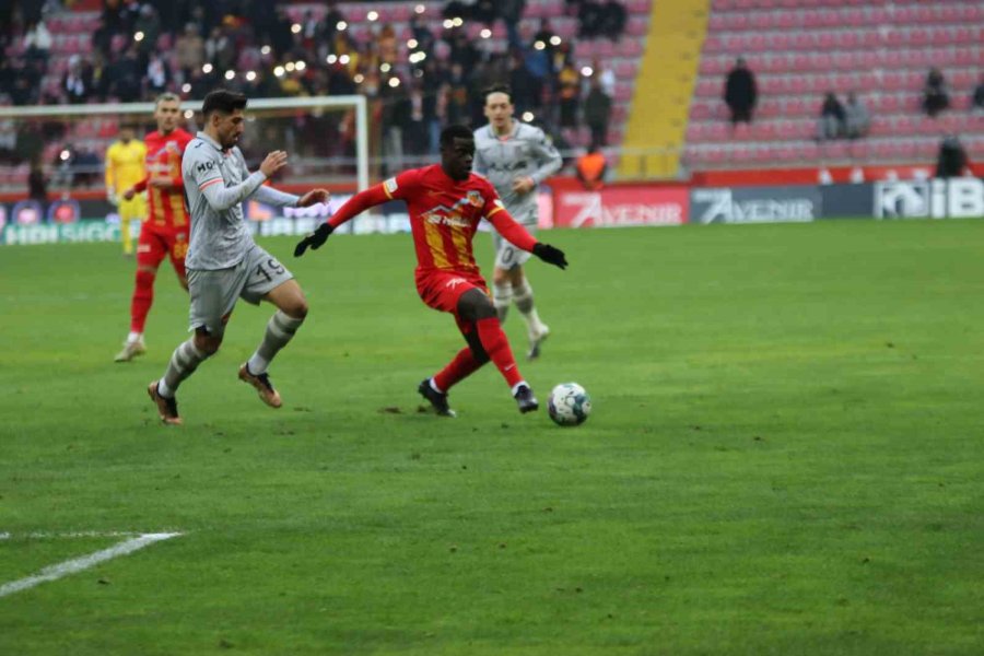 Spor Toto Süper Lig: Kayserispor: 0 - Medipol Başakşehir: 0 (ilk Yarı)