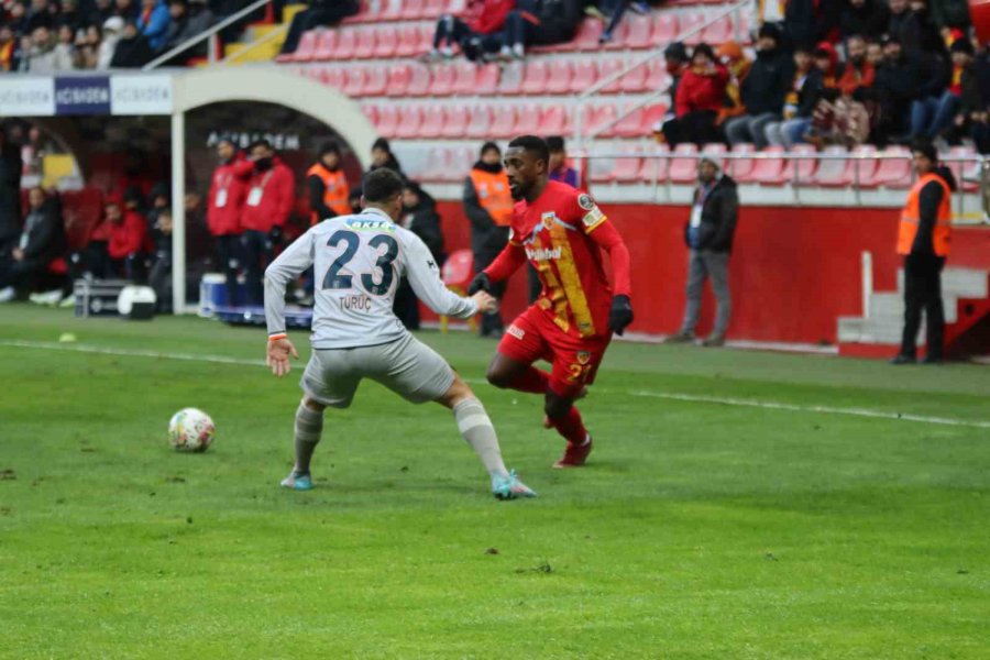 Spor Toto Süper Lig: Kayserispor: 0 - Medipol Başakşehir: 0 (ilk Yarı)
