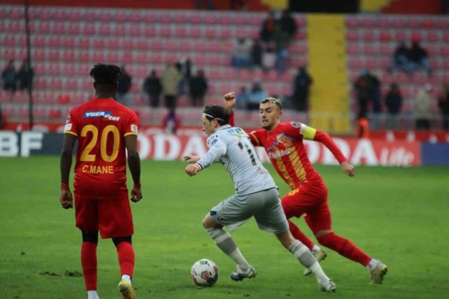 Spor Toto Süper Lig: Kayserispor: 0 - Medipol Başakşehir: 0 (ilk Yarı)