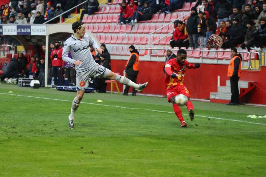 Spor Toto Süper Lig: Kayserispor: 0 - Medipol Başakşehir: 0 (ilk Yarı)