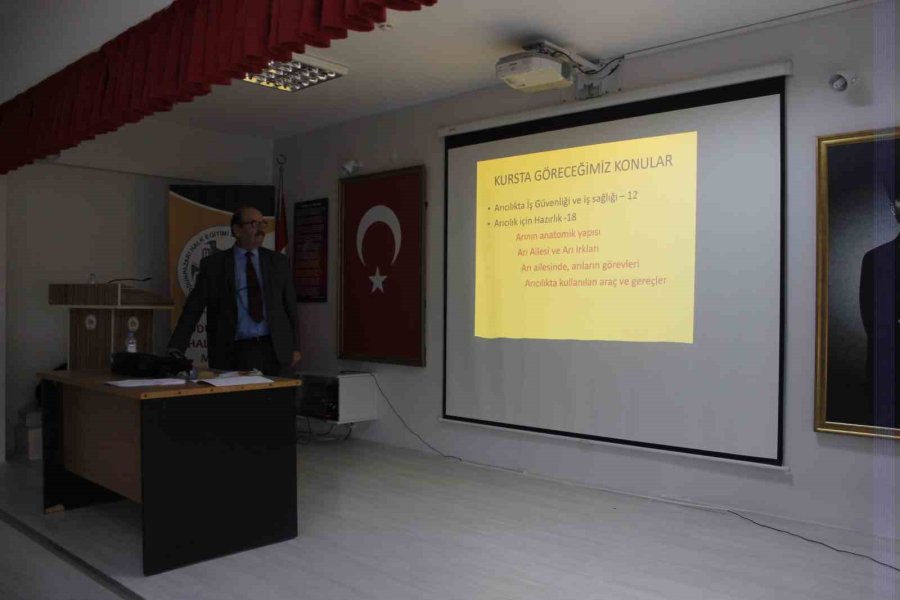 Bal Yapmak İsteyen Bu Kursa Gidiyor