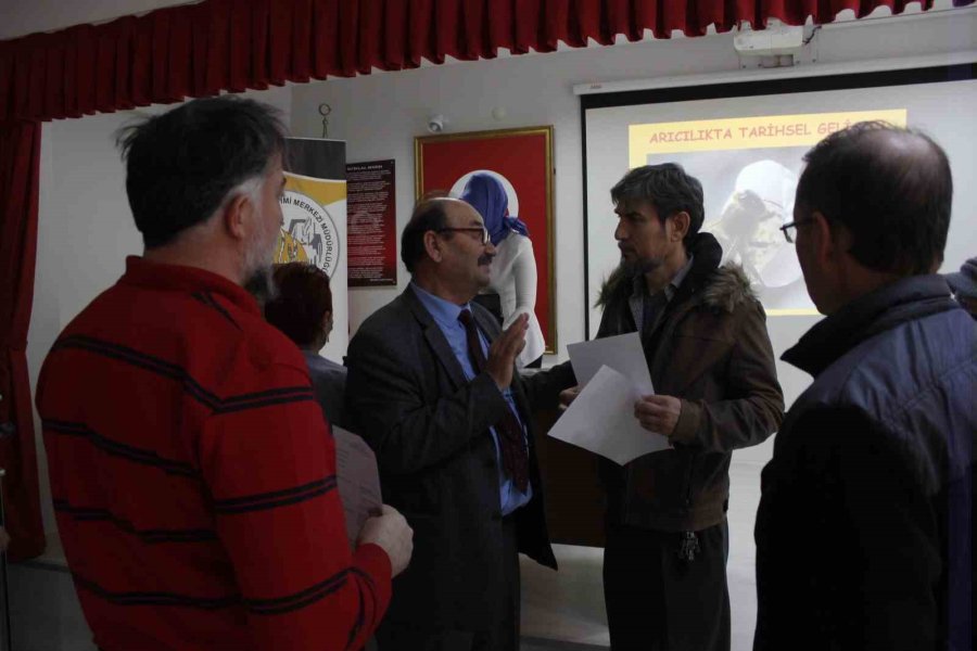 Bal Yapmak İsteyen Bu Kursa Gidiyor