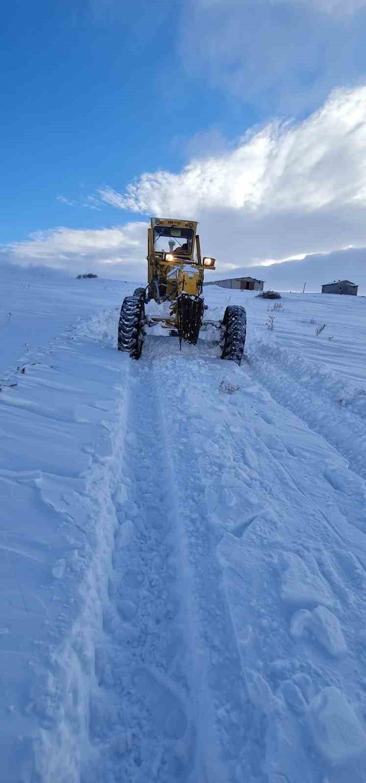 Büyükşehir, 5,5 Saatte 236 Mahalle Yolunu Ulaşıma Açtı, Kapalı Yol Bırakmadı