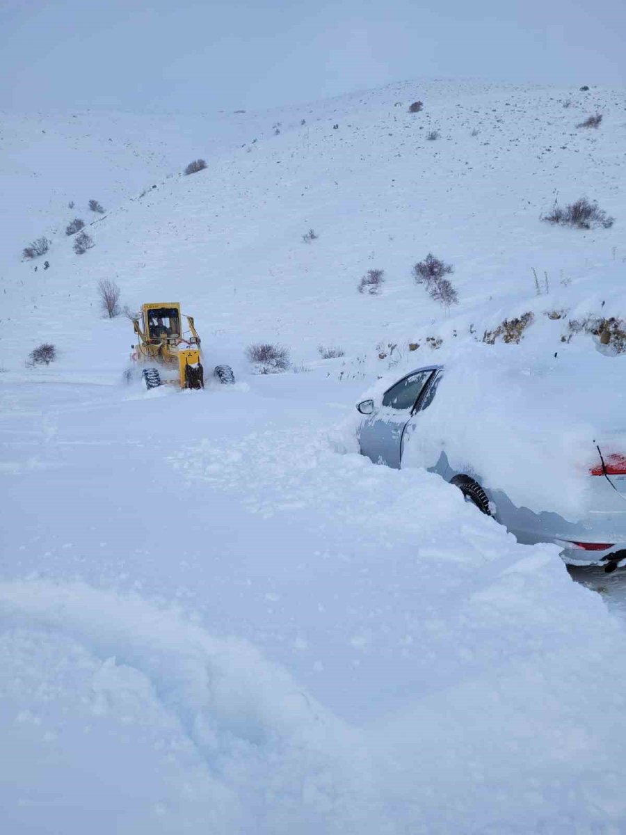 Büyükşehir, 5,5 Saatte 236 Mahalle Yolunu Ulaşıma Açtı, Kapalı Yol Bırakmadı