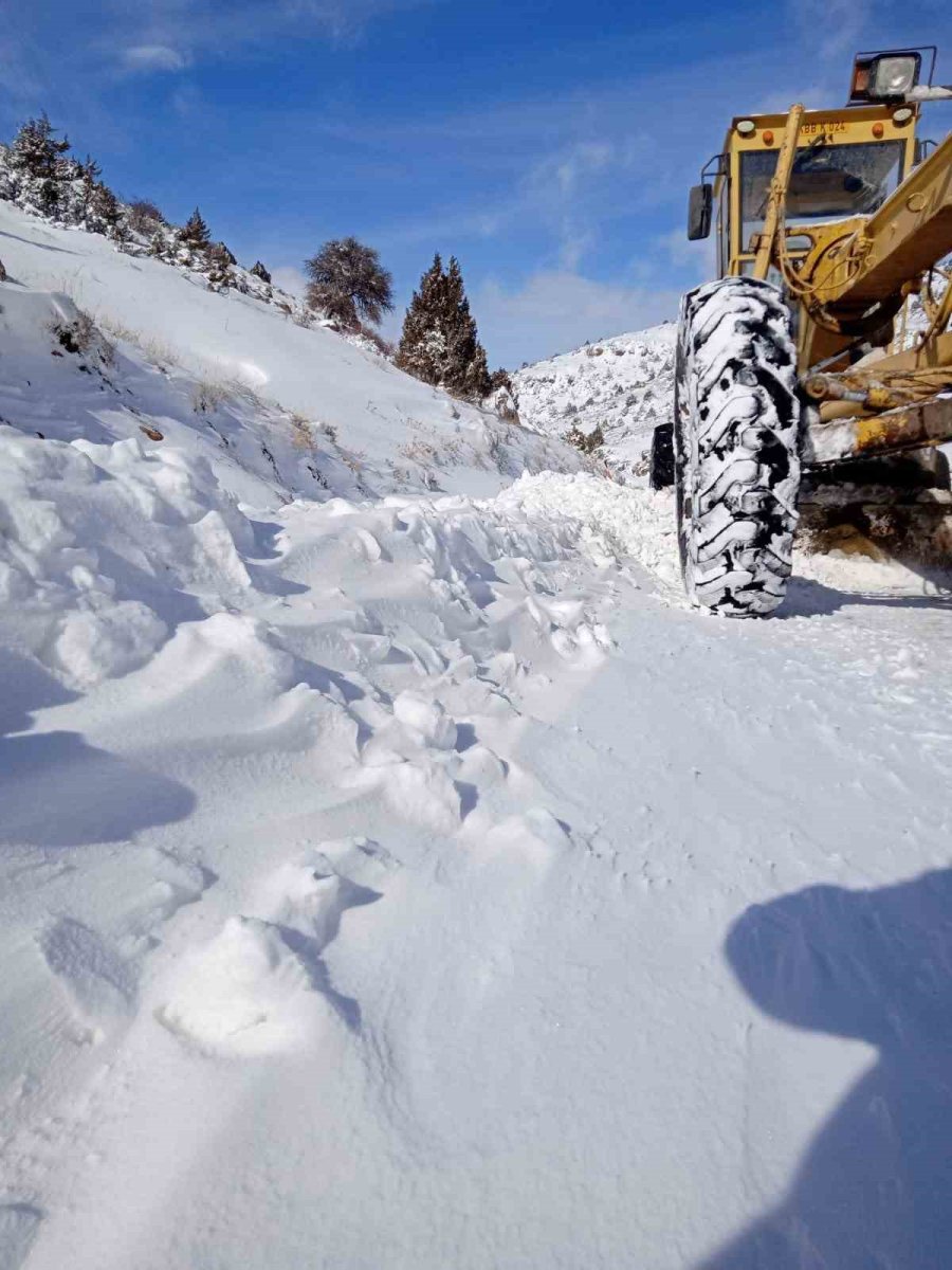 Büyükşehir, 5,5 Saatte 236 Mahalle Yolunu Ulaşıma Açtı, Kapalı Yol Bırakmadı