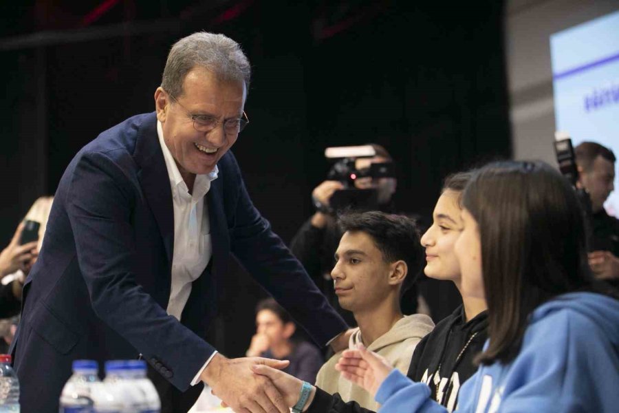 Seçer, Öğrencilerin Yarışma Heyecanına Ortak Oldu