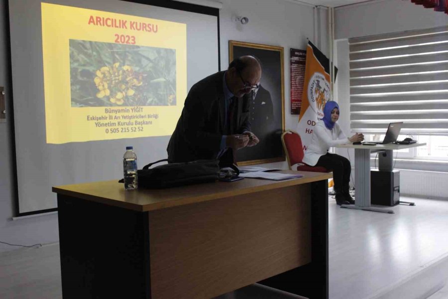 Bal Yapmak İsteyen Bu Kursa Gidiyor