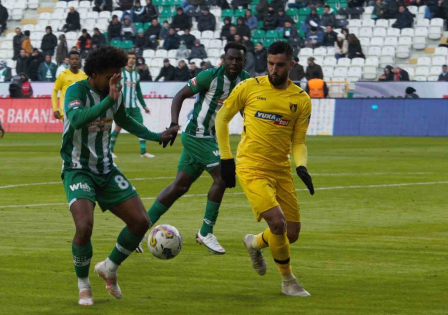 Spor Toto Süper Lig: Konyaspor: 0 - İstanbulspor: 0 (ilk Yarı)