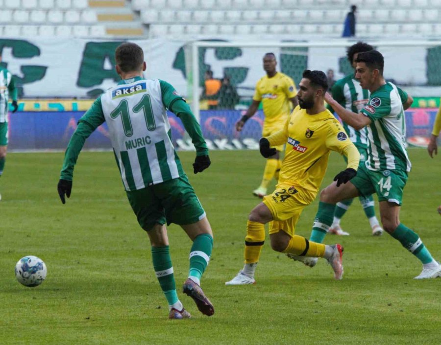 Spor Toto Süper Lig: Konyaspor: 0 - İstanbulspor: 0 (ilk Yarı)