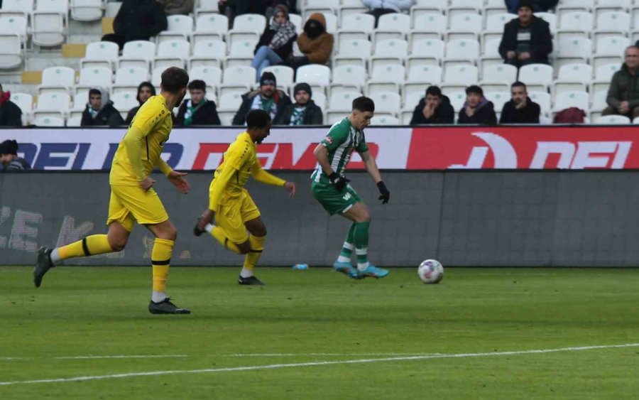 Spor Toto Süper Lig: Konyaspor: 0 - İstanbulspor: 0 (ilk Yarı)