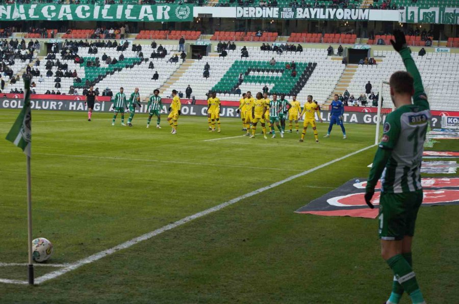 Spor Toto Süper Lig: Konyaspor: 0 - İstanbulspor: 0 (ilk Yarı)