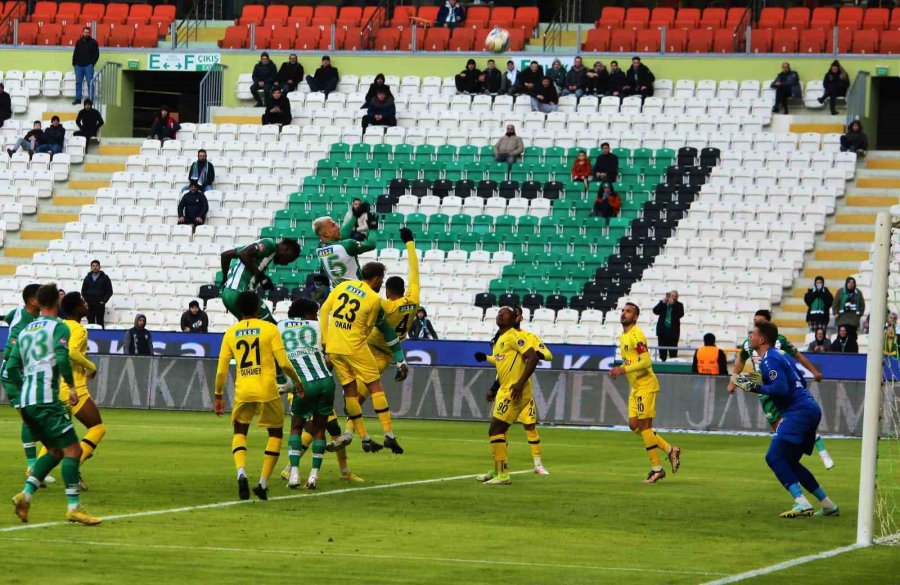 Spor Toto Süper Lig: Konyaspor: 0 - İstanbulspor: 0 (ilk Yarı)