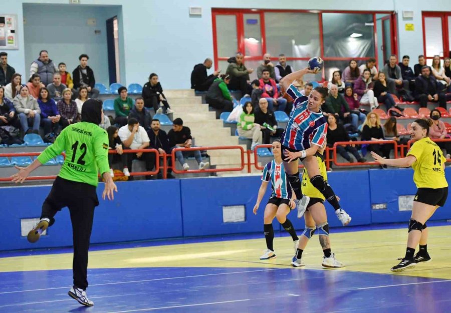 Mavi Kelebekler Adasokağı’nı Ağırlayacak