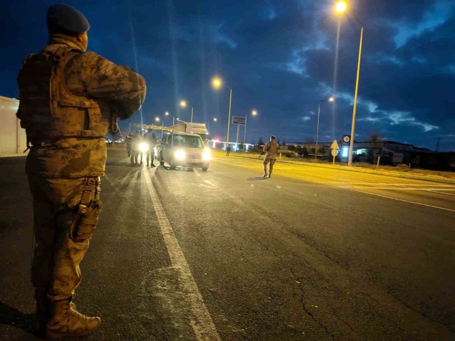 Komando Destekli Denetimlerde 1 Ayda 454 Aranan Şahıs Yakalandı