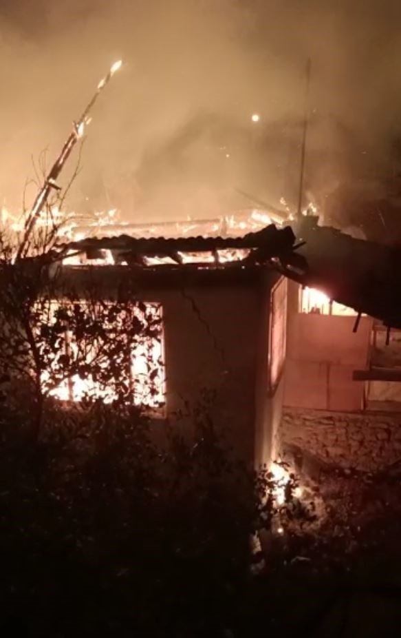 Antalya’da Gecekondu Yangını: 2 Ölü