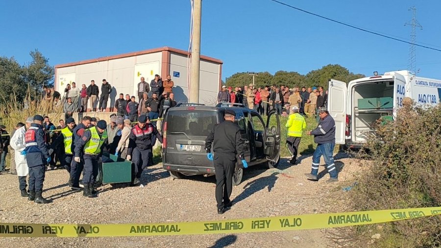 Antalya’da 3 Kişiyi Öldürdüğü İddia Edilen Zanlı, Zırhlı Araçla Adliyeye Getirildi