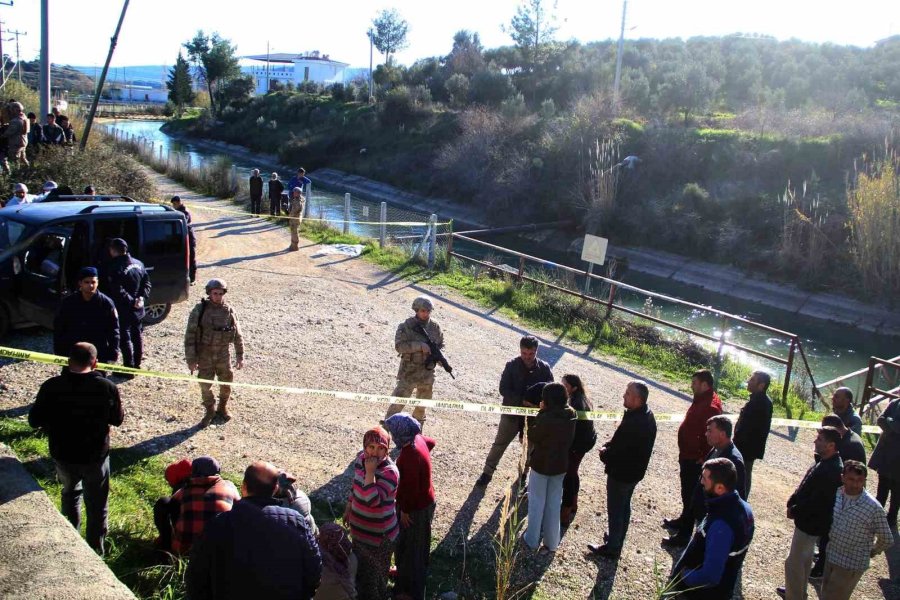 Antalya’da 3 Kişiyi Öldürdüğü İddia Edilen Zanlı, Zırhlı Araçla Adliyeye Getirildi