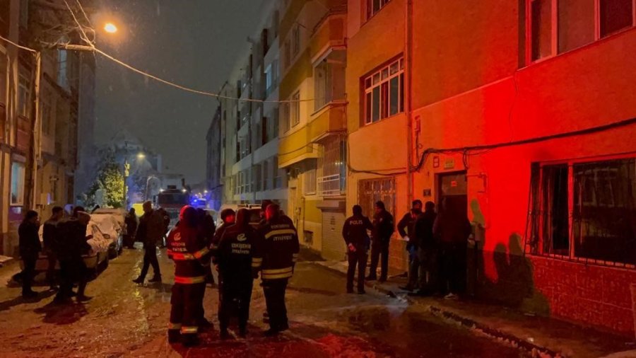 Elektrik Tesisatından Çıkan Yangında 10 Kişi Hastanelik Oldu