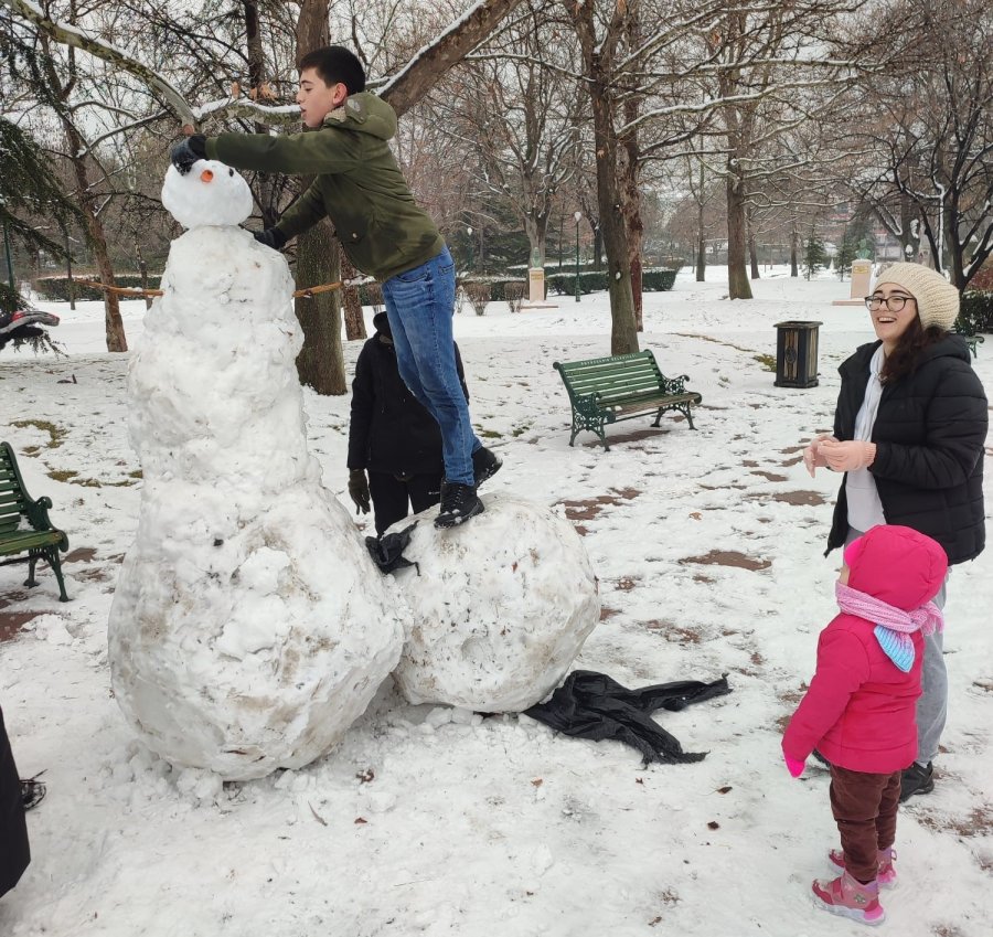 Herkes Boyuna Göre Kardan Adam Yaptı