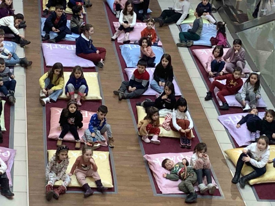 Masallar Yüzlerce Çocuğa Farklı Dünyaların Kapılarını Araladı