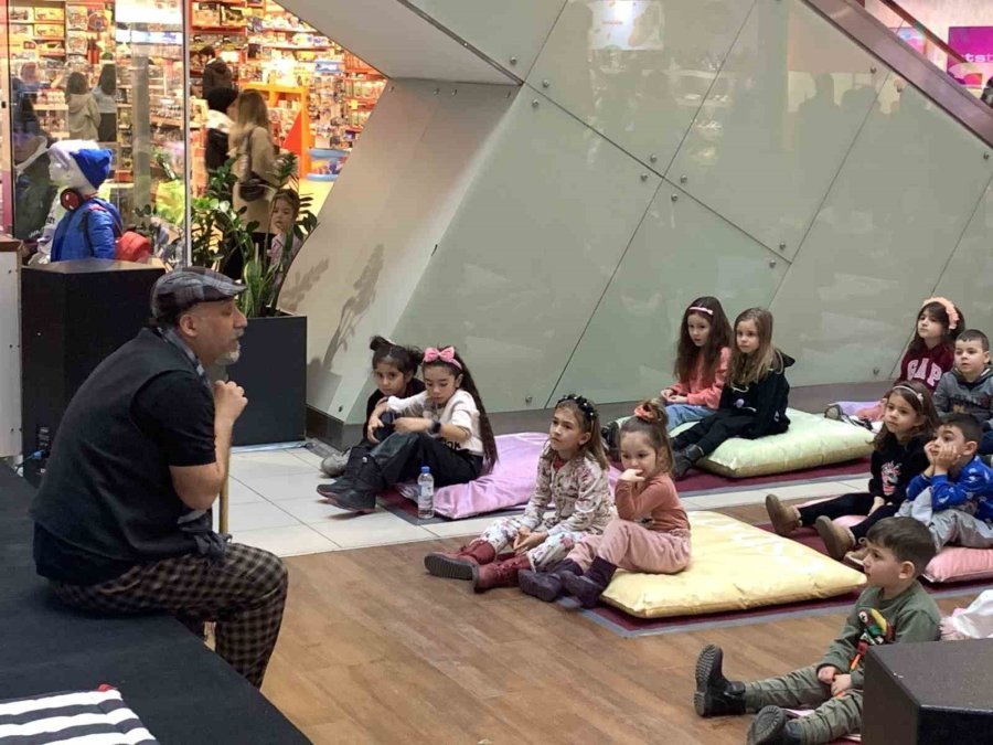 Masallar Yüzlerce Çocuğa Farklı Dünyaların Kapılarını Araladı