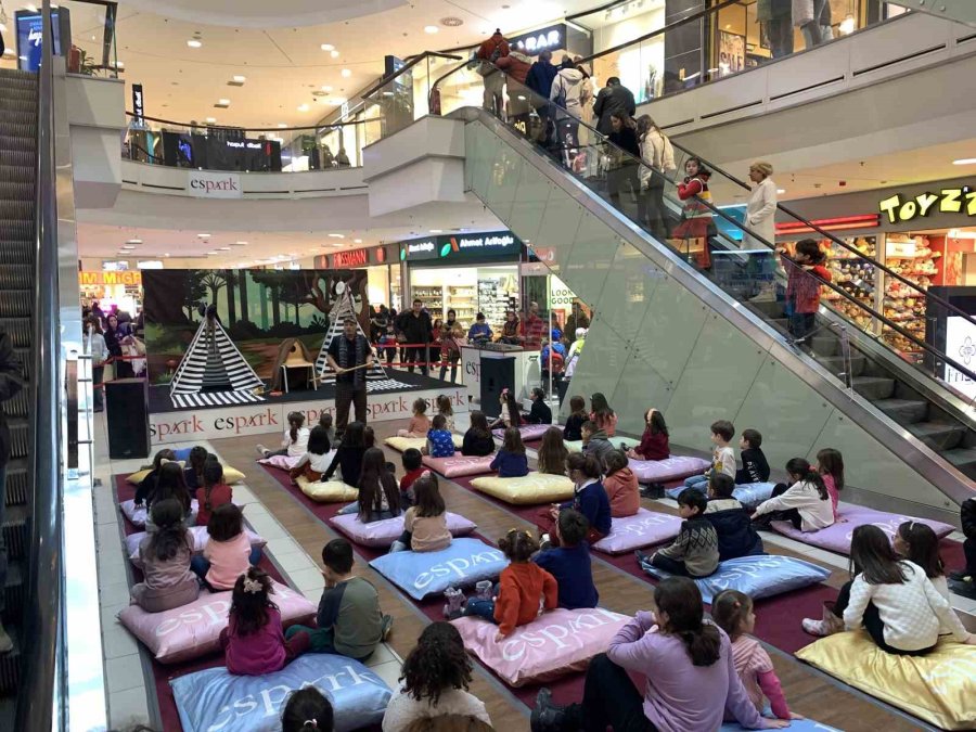 Masallar Yüzlerce Çocuğa Farklı Dünyaların Kapılarını Araladı