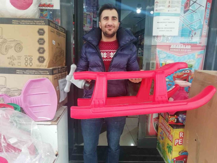 Kar Yağışı Esnafı Da Umutlandırdı