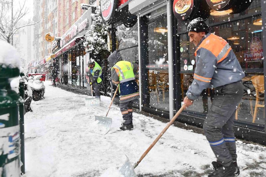 Tepebaşı’nda Kar Yağışına Hızlı Müdahale