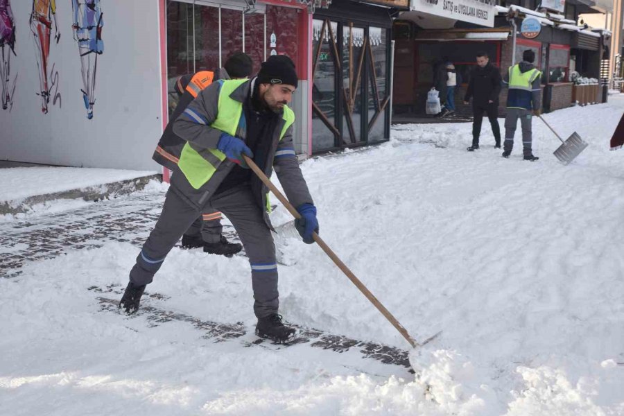 Tepebaşı’nda Kar Yağışına Hızlı Müdahale