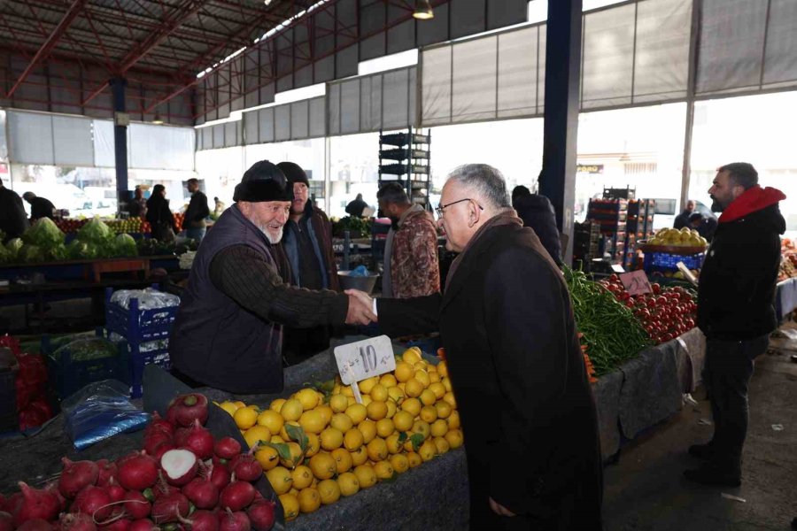 Başkan Büyükkılıç, Pazarcı Esnafı Ve Vatandaşlarla Buluştu