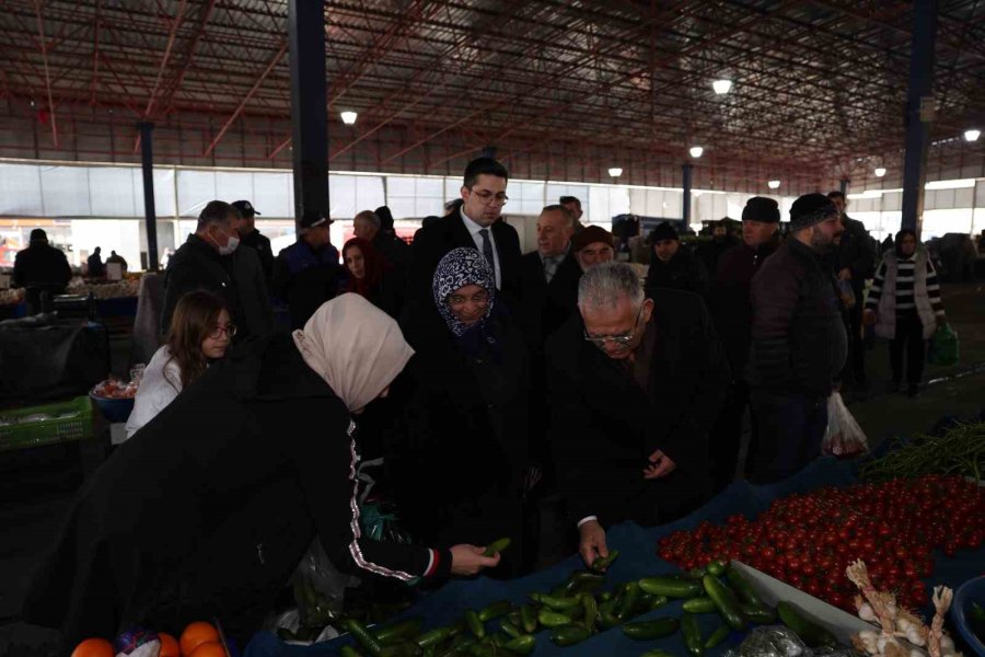 Başkan Büyükkılıç, Pazarcı Esnafı Ve Vatandaşlarla Buluştu