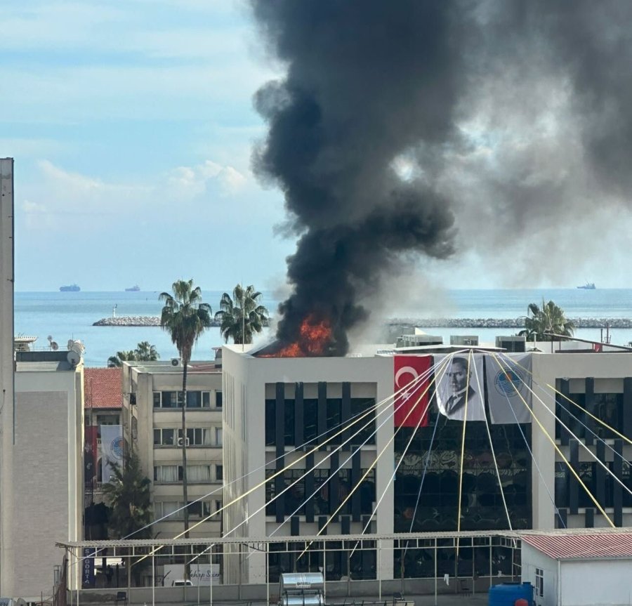 Açılışı Yapıldıktan 15 Dakika Sonra Yangın Çıktı