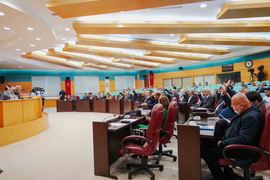 Tarsus’ta Oto Galericiler Sitesinin Taşınması Meclis Üyelerince Reddedildi