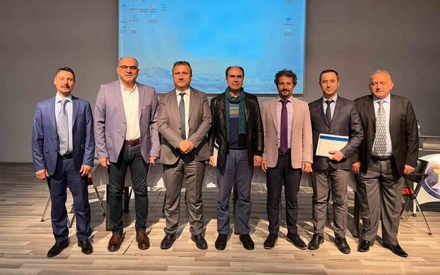 Neü’de “kuraklık Ve Bitkisel Üretimde Alternatif Yönelimler” Paneli Yapıldı