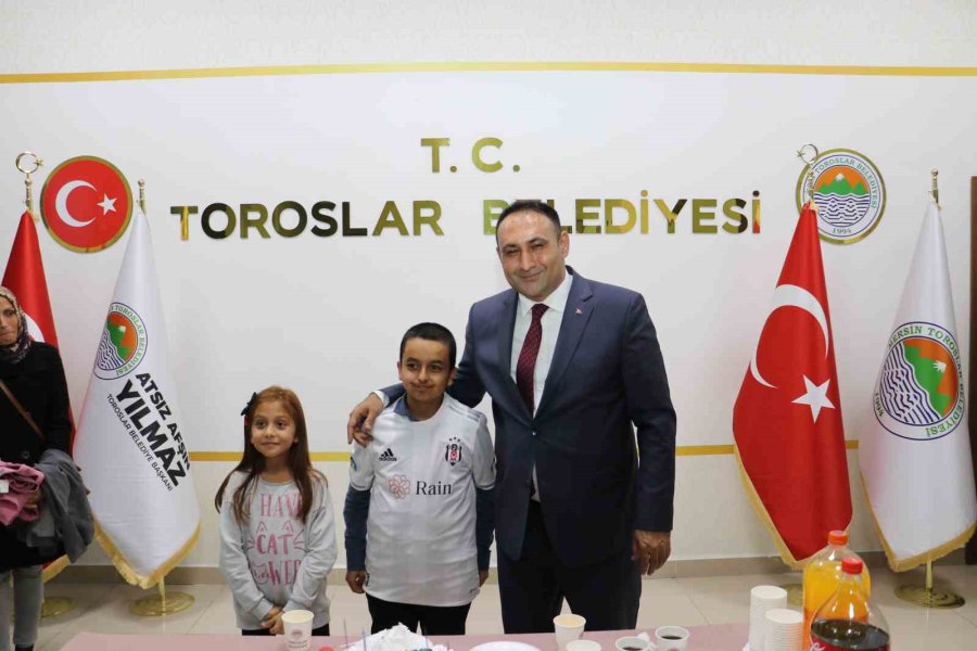 Kanser Hastası Çocuğa, Belediye Başkanının Sürpriz Doğum Günü