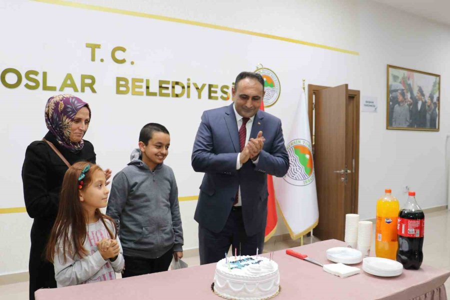 Kanser Hastası Çocuğa, Belediye Başkanının Sürpriz Doğum Günü