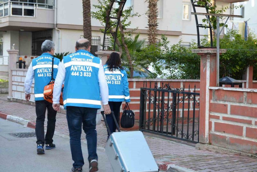 19 Hastanedeki Evde Sağlık Ekipleri, Binlerce Hastaya Hizmet Verdi