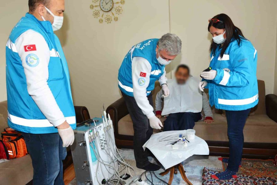 19 Hastanedeki Evde Sağlık Ekipleri, Binlerce Hastaya Hizmet Verdi