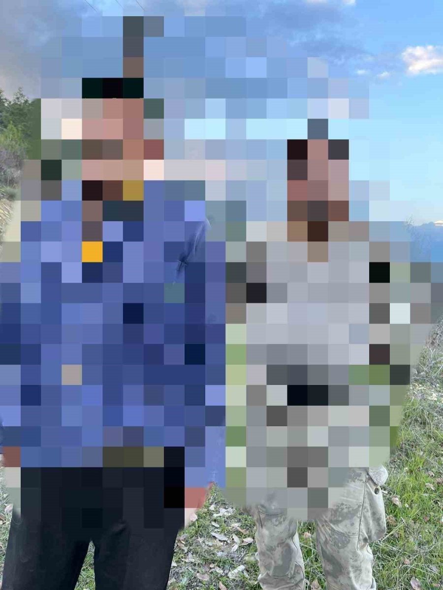 Kaçak Avcılar Satır Ve Bıçak Üzerindeki Kan Lekesiyle Yakayı Ele Verdi