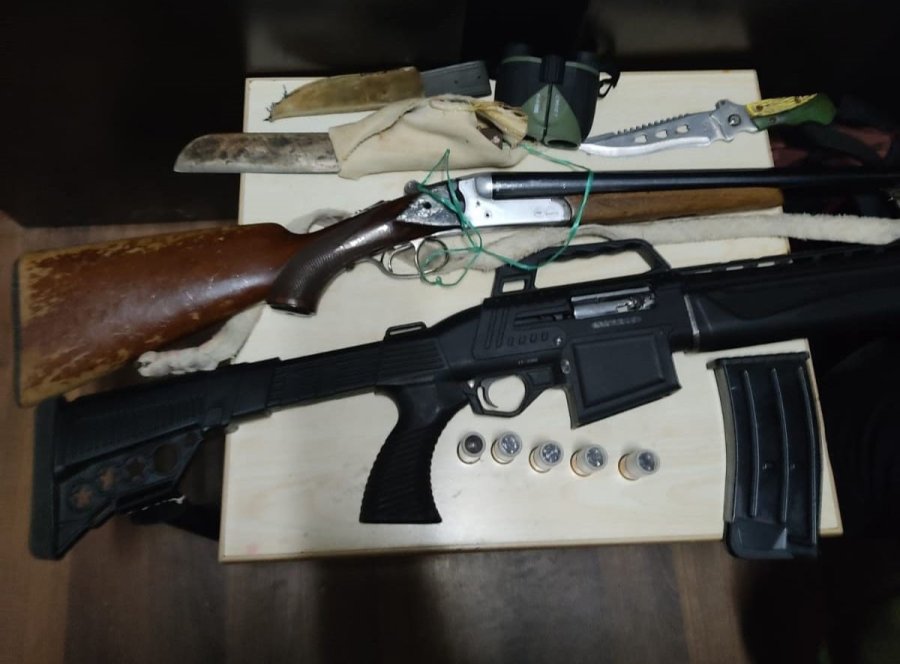 Kaçak Avcılar Satır Ve Bıçak Üzerindeki Kan Lekesiyle Yakayı Ele Verdi