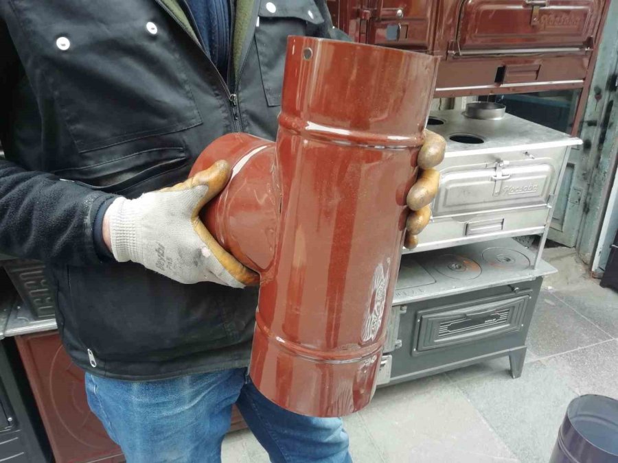 Nostalji Yapmak İsteyen Vatandaşlar Sobadan Vaz Geçemedi