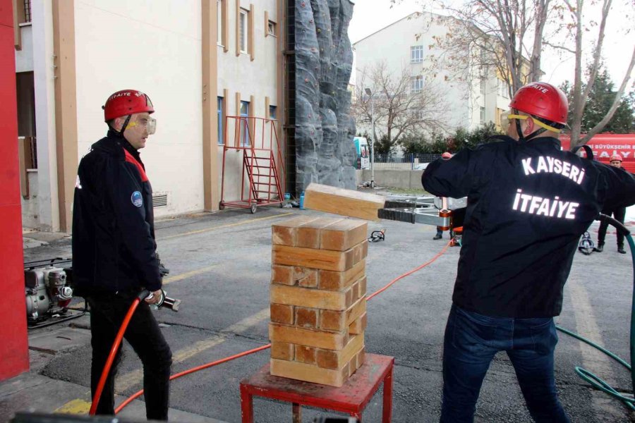 Komando Değil İtfaiye Eri