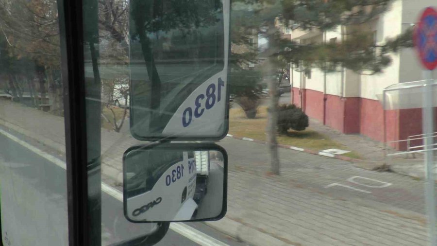 “büyük Araçlarda Buzlu Yolda Fren Çok Kullanılmamalı”