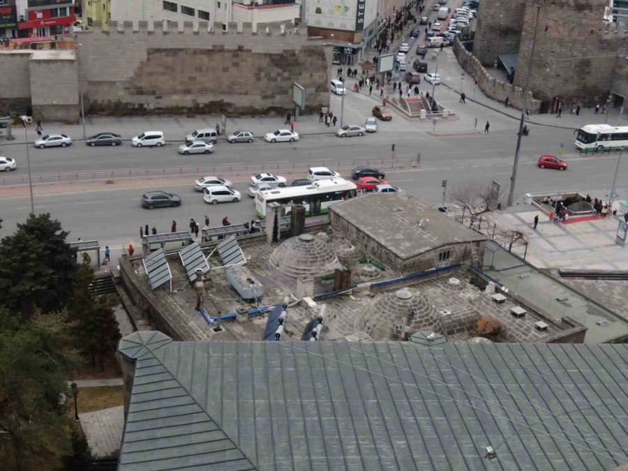 786 Yıllık Tarihi Hamam Satışa Sunuldu