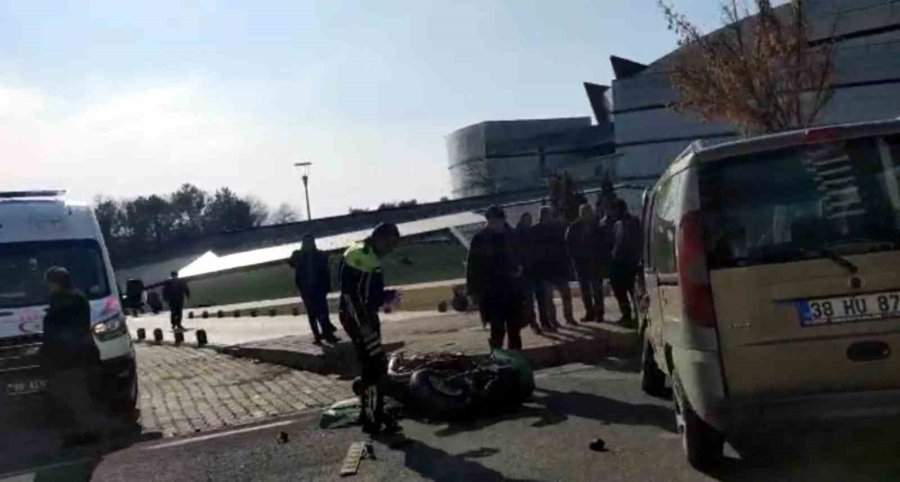 Hafif Ticari Araç İle Çarpışan Motosiklet Sürücüsü Hayatını Kaybetti