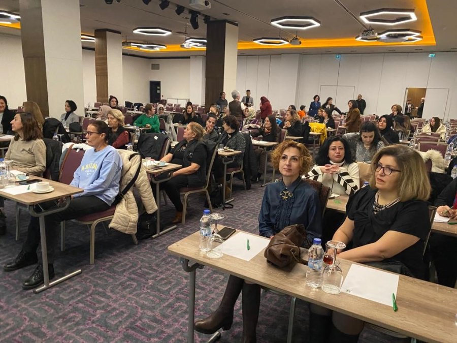 Dünya Kanser Günü’nde Kadınlara Erken Tanının Önemi Anlatıldı