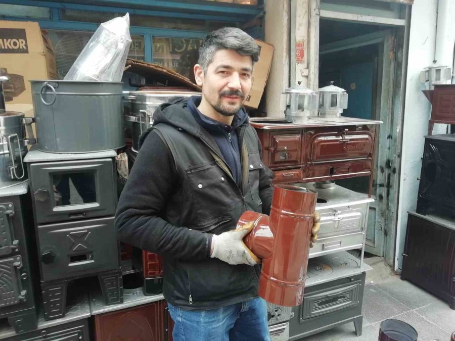 Nostalji Yapmak İsteyen Vatandaşlar Sobadan Vaz Geçemedi