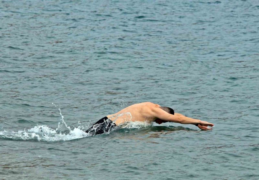 Türkiye’de Kar Esareti, Antalya’da Deniz Keyfi