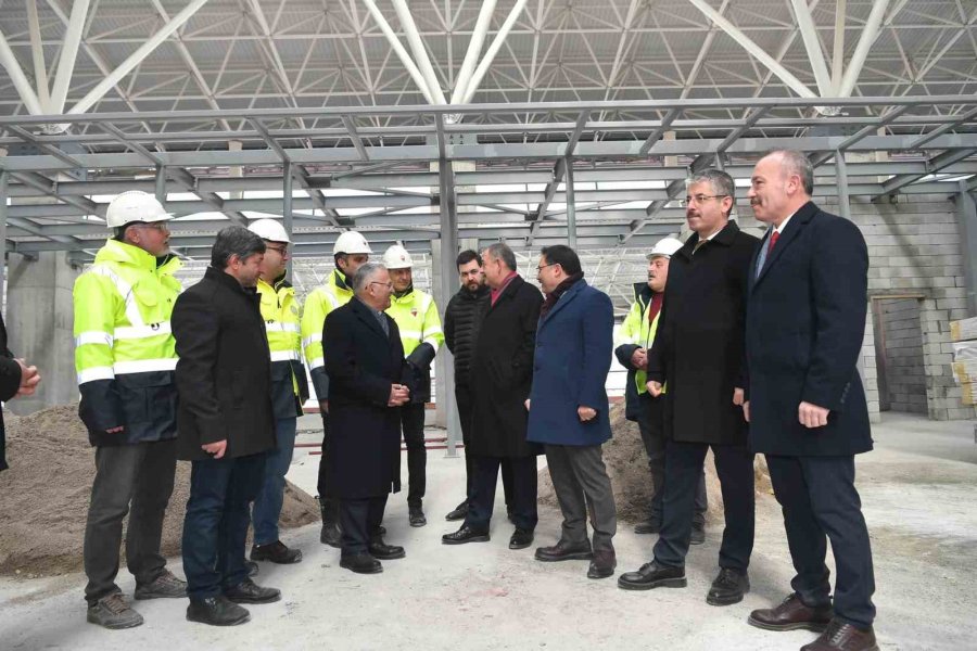 Kayseri Protokolü Kayseri Havalimanı Yeni Terminal Binası Çalışmalarını Yerinde İnceledi